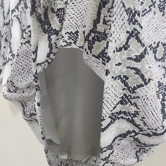 Snakeskin Print Olivaceous Black and White Dres Mini - Picture 5 of 11